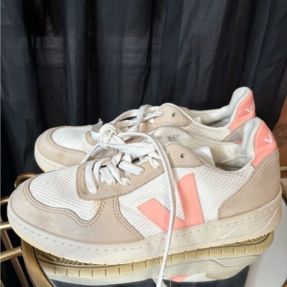 Veja Shoes - Veja V-10 Alveomesh sneakers in the White Bellini Almond colorway